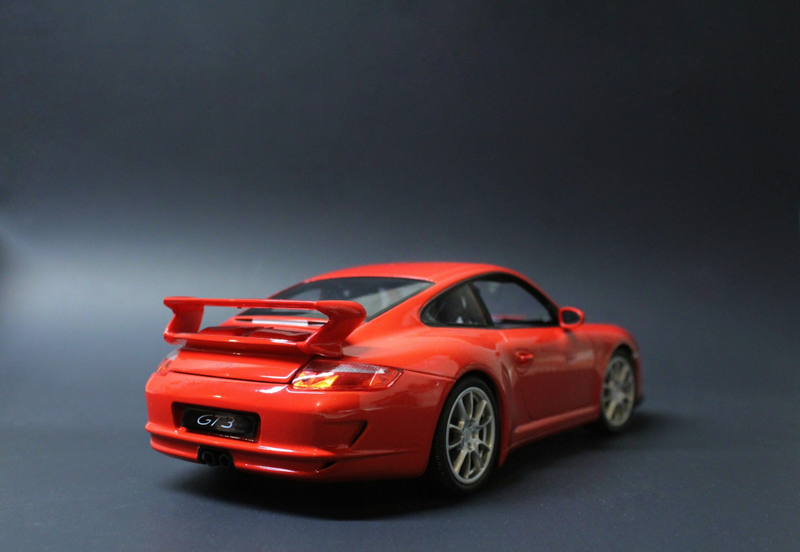 Illustration for article titled 1:18 Scale Porsche 997 GT3 by Welly